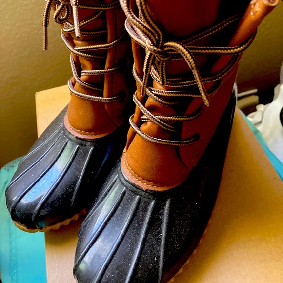 Shoes - Cute winter water boots